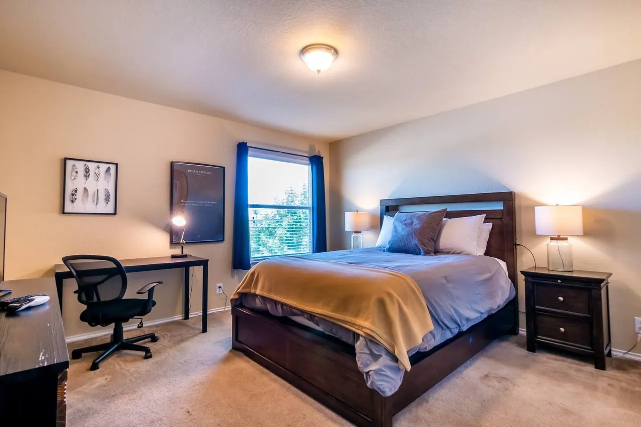 Crashpad · Room 2, a Hosted Havens rental in Converse, TX