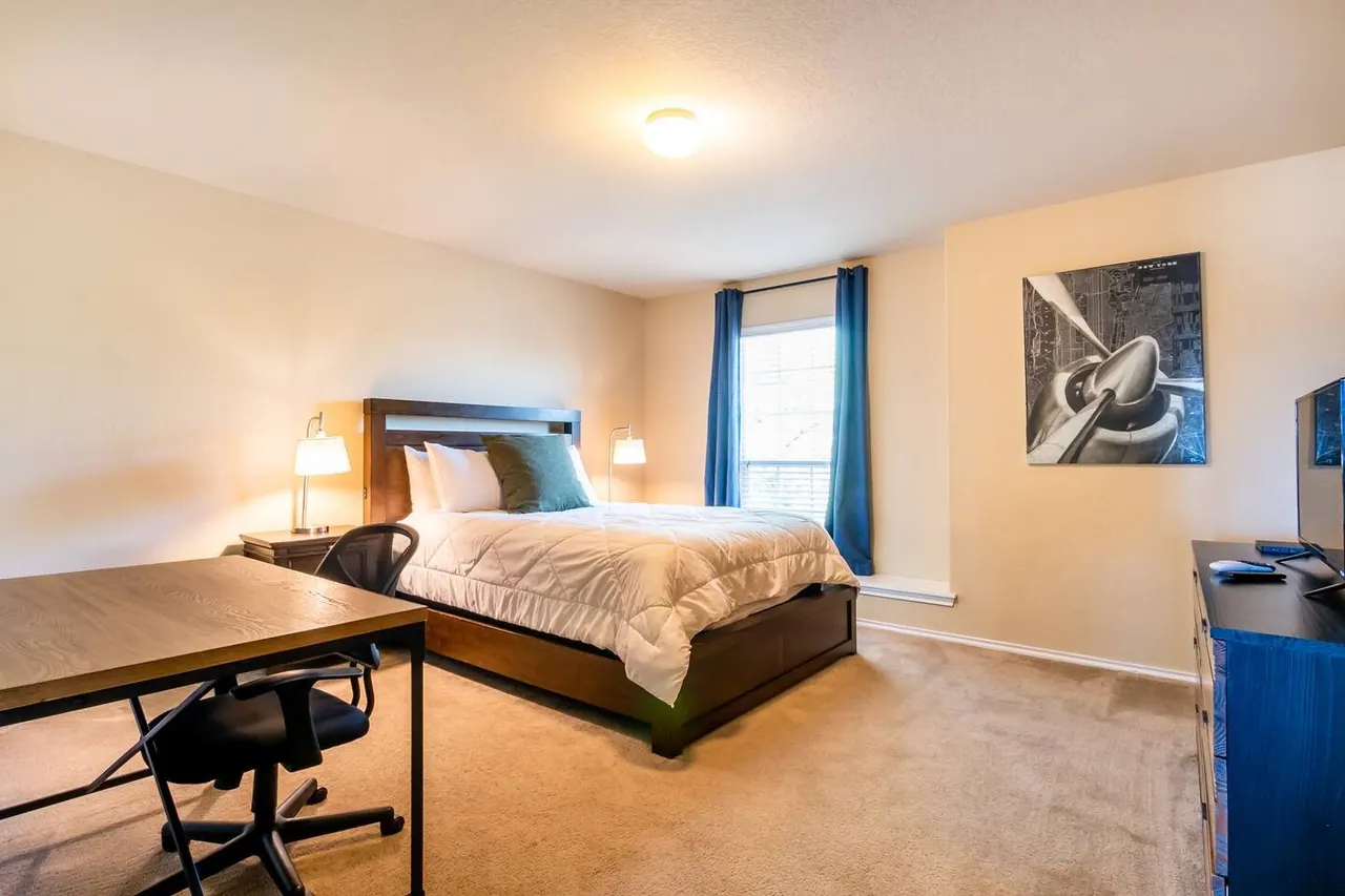 Crashpad · Room 4, a Hosted Havens rental in Converse, TX