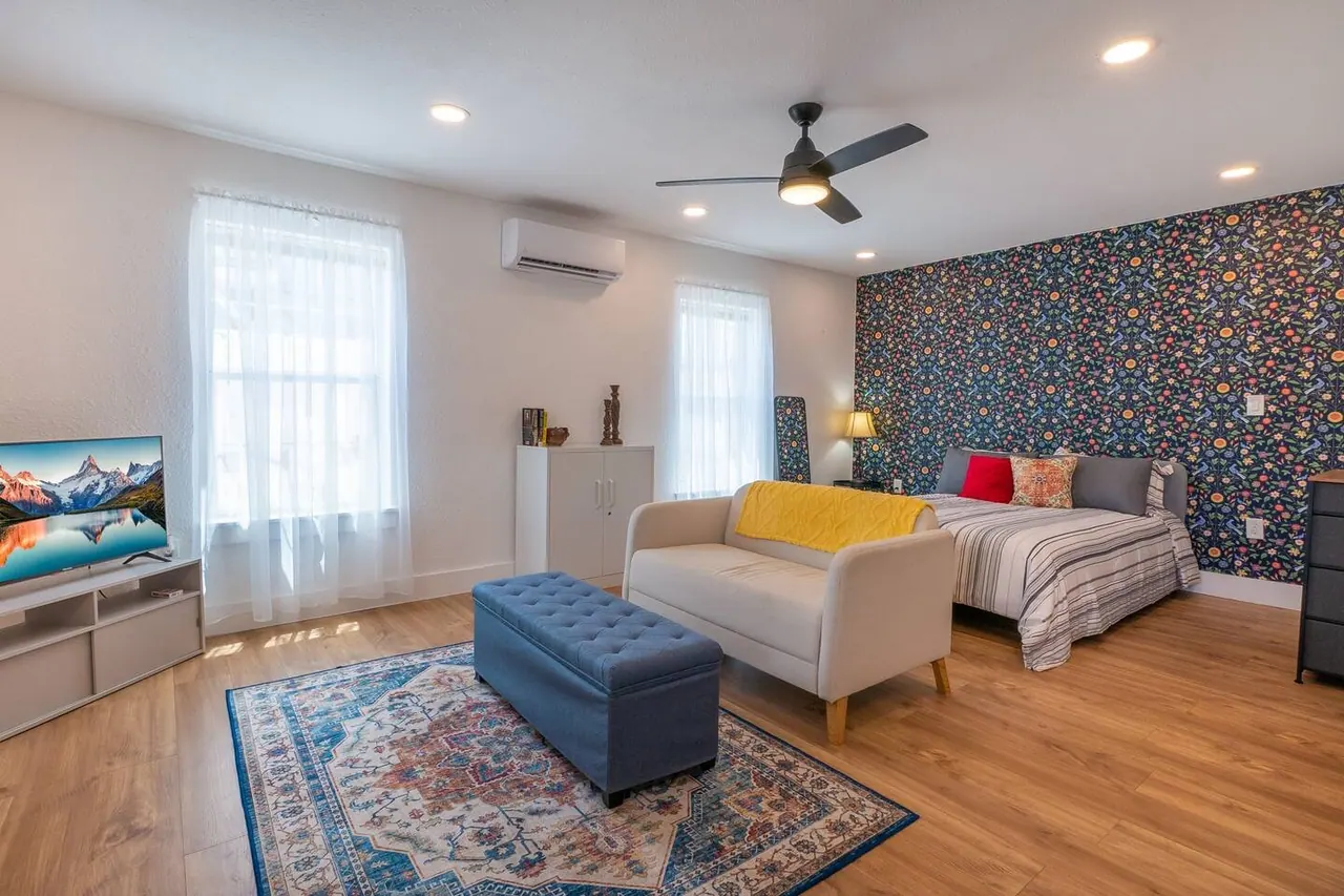 Collins Garden Studios: San Antonio Extended Stays Near Lackland AFB